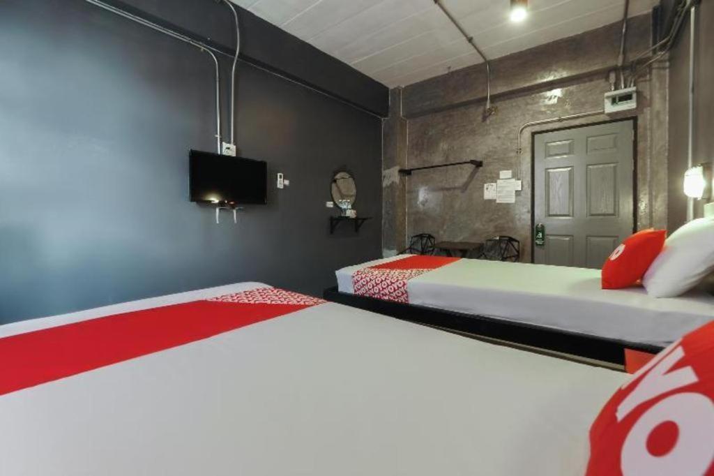 OYO 75332 Vm1 Hostel Bangkok Buitenkant foto