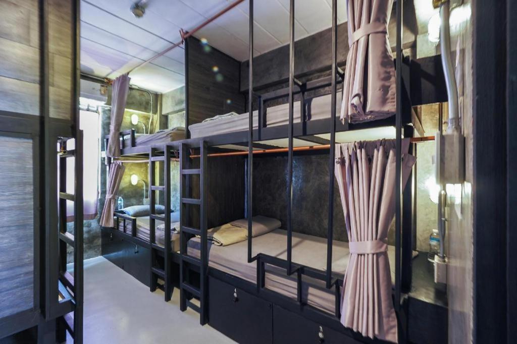 OYO 75332 Vm1 Hostel Bangkok Buitenkant foto
